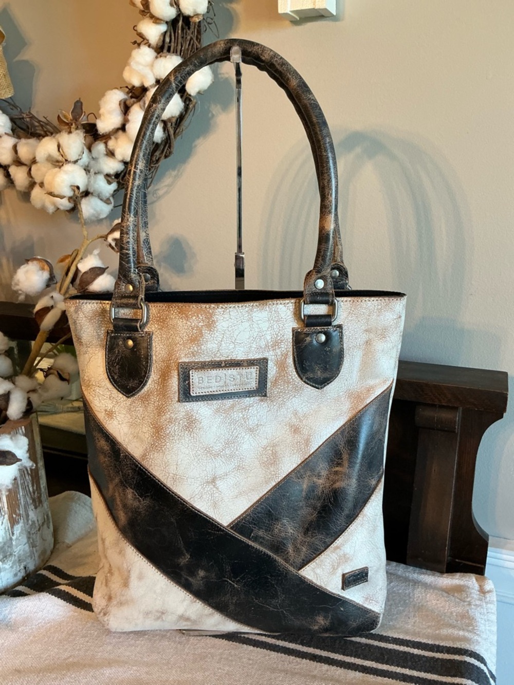 NWOT Bed Stu Italic Leather Shoulder Bag Tote Nectar Lux Black Lux MSRP $345 - Picture 4 of 14